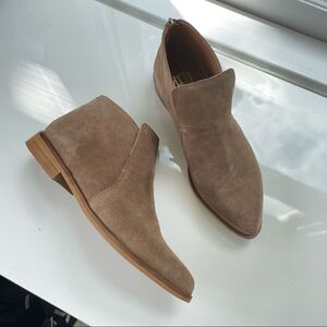 HOUSE OF HARLOW‎ 1960 Low cut tan suede ankle bootie back zip sz 7 made in Spain
